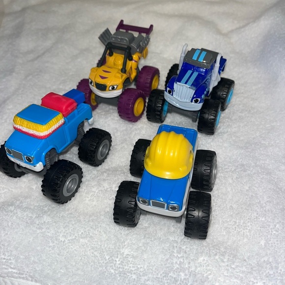 Blaze and The Monster Machines Viacom Mattel Cars 2014 Lot of 4 Vehicles - Picture 4 of 9